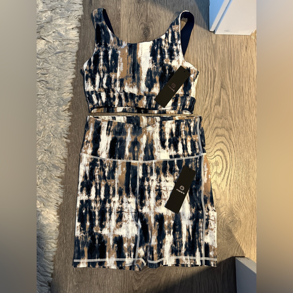 NWT Mono b set